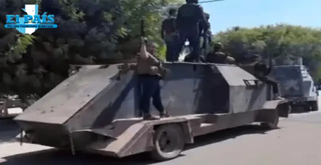 Desfile de narcos donde van con vehículos blindados