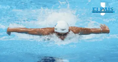 Luis Carlos Martínez nadando