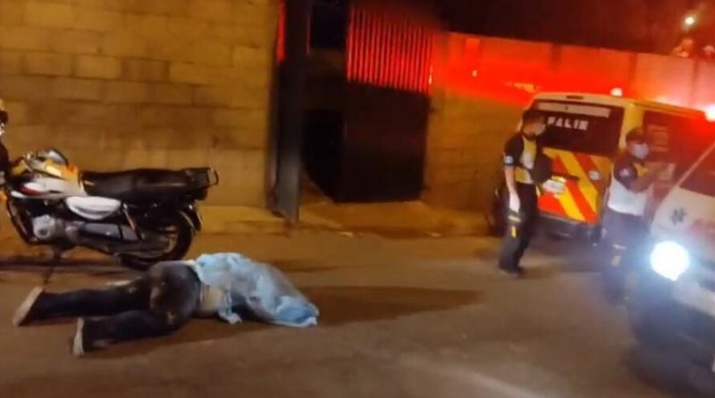 Pandilleros contra pobladores de Amatitlán