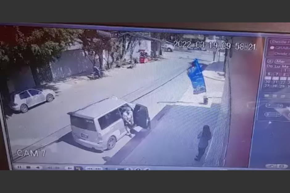 tripulantes de taxi asaltando