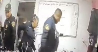 Policías asaltando y robando en México