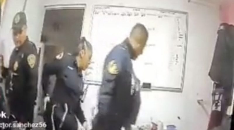 Policías asaltando y robando en México