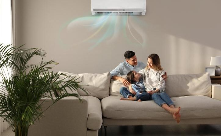 imagen de una familia disfrutando de un aire acondicionado