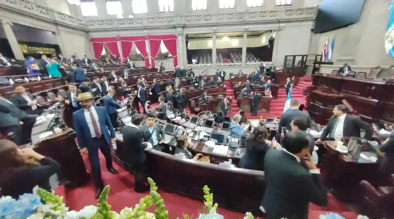 Bloqueo legislativo: Congreso no logra acuerdos ante crisis de combustibles y transportistas amenazan con paros